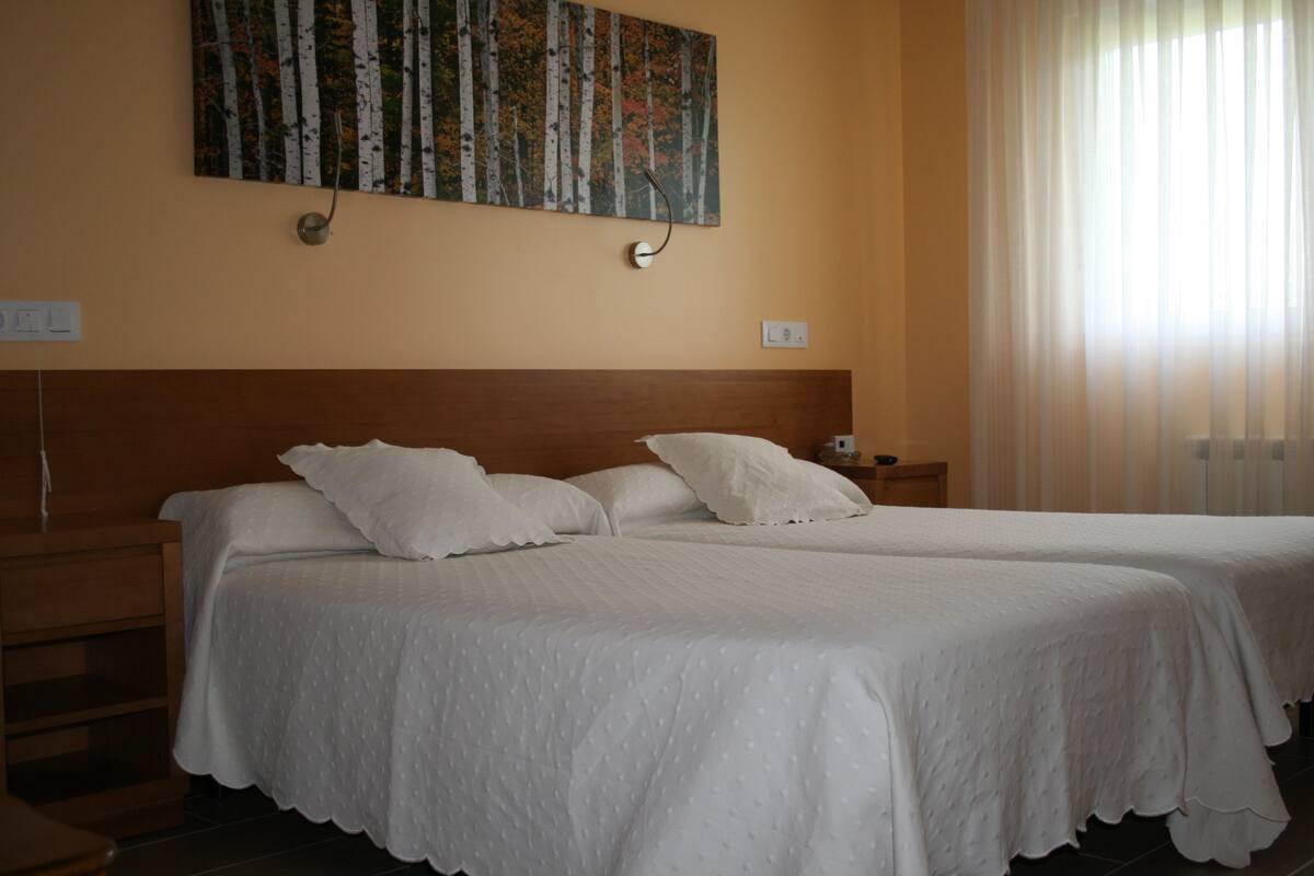 Double or Twin Room | Desk, blackout curtains, free cots/infant beds, free WiFi