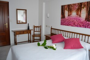 Double or Twin Room | Desk, blackout curtains, free cots/infant beds, free WiFi