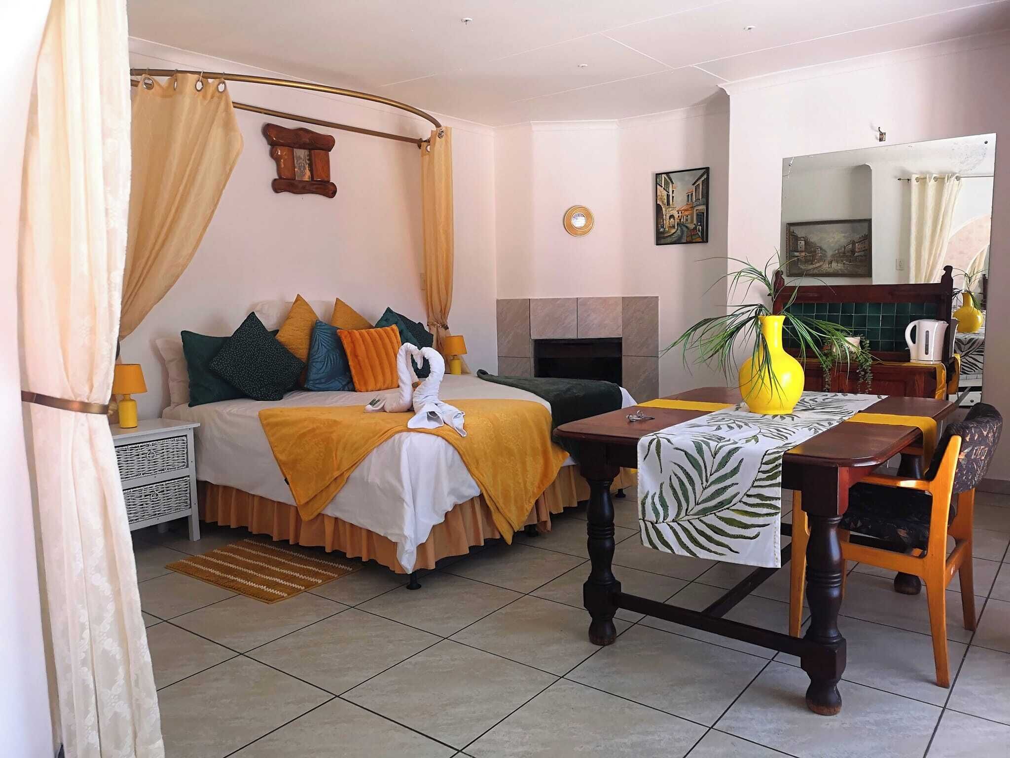 蜜月套房 | 埃及棉床单、高档床上用品、特色装修、办公桌