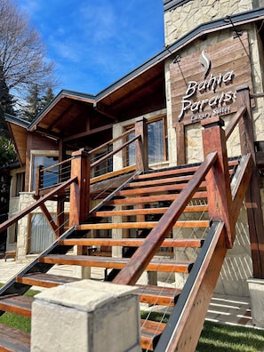 Exterior - Bahia Paraiso Apart & Suites (San Carlos de Bariloche)