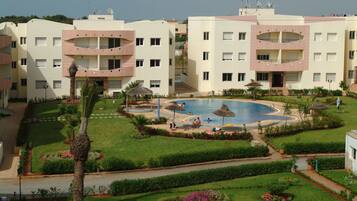 3 outdoor pools