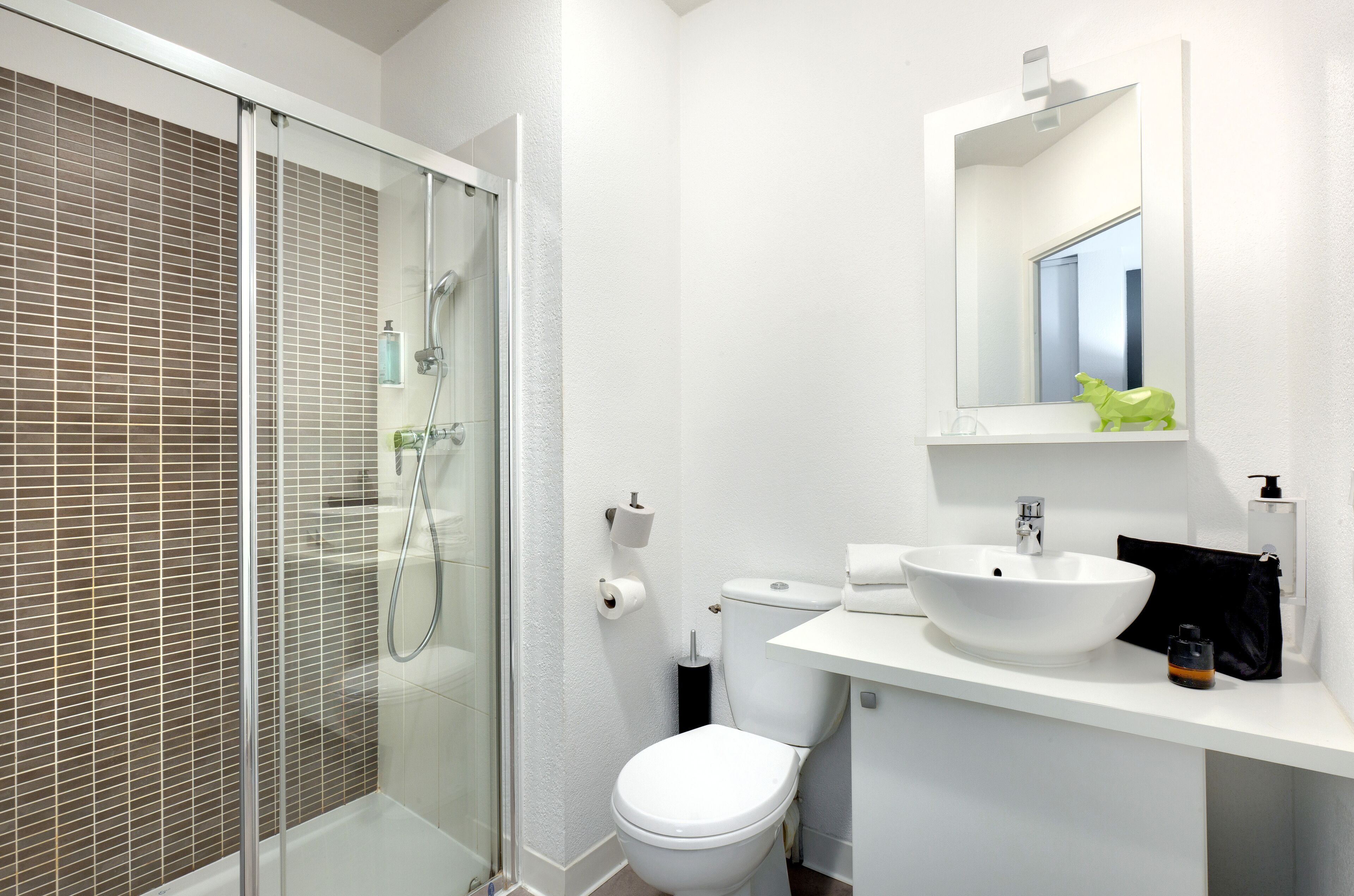 Studio Bisnis, 1 Tempat Tidur Queen, dapur kecil | Kamar mandi | Shower, perlengkapan mandi gratis, pengering rambut, dan handuk