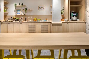 Päivittäinen buffetaamiainen (12 EUR per henkilö)