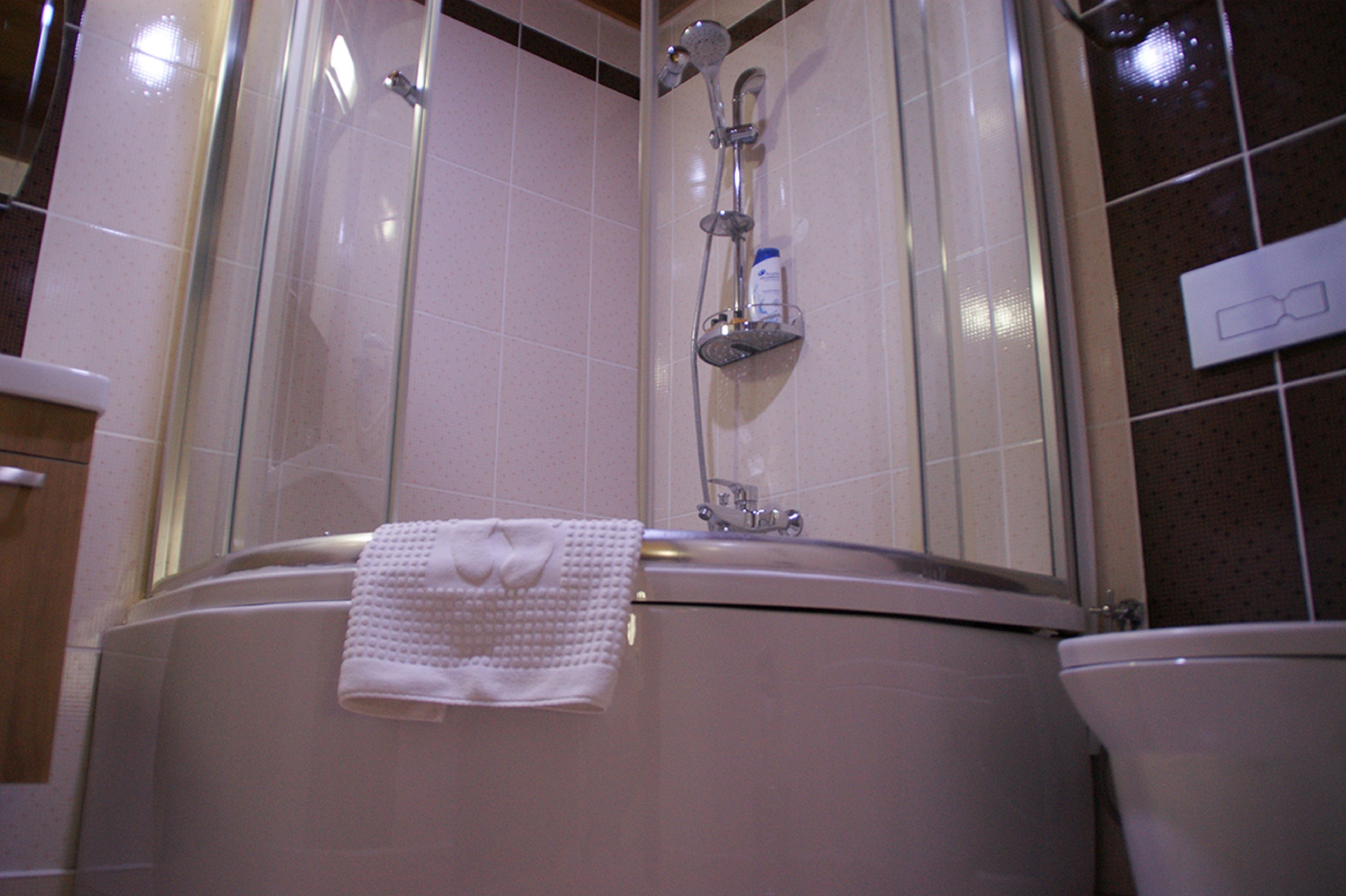 shower, free toiletries, hair dryer, slippers