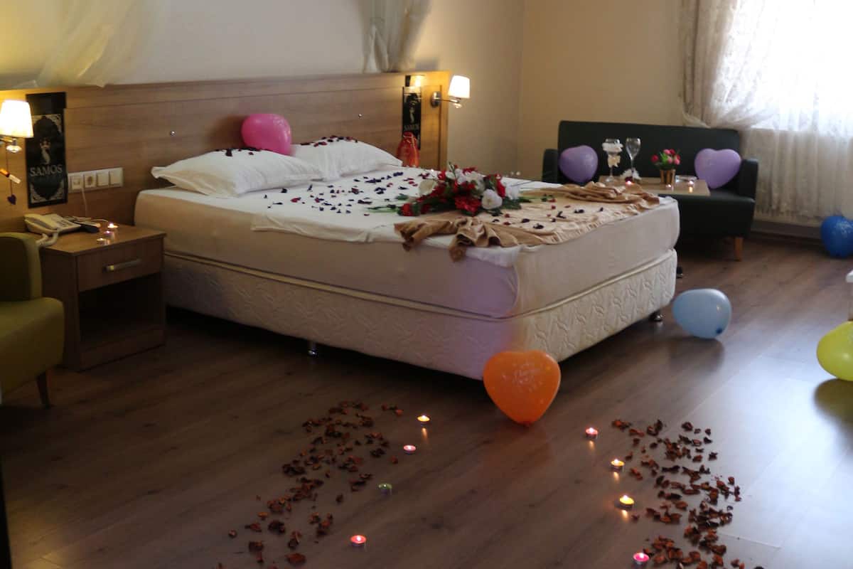 classic twin room | minibar, in-room safe, desk, soundproofing