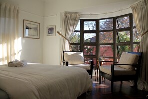 Queen Garden View Room with En Suite | Individually decorated, free WiFi