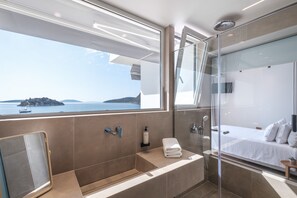 Panoramic View Suite | Bathroom | Shower, free toiletries, hair dryer, bidet - Nelly's Apartments (Nafplio)