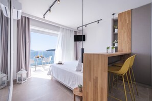 Panoramic View Suite | Premium bedding, in-room safe, individually decorated - Nelly's Apartments (Nafplio)