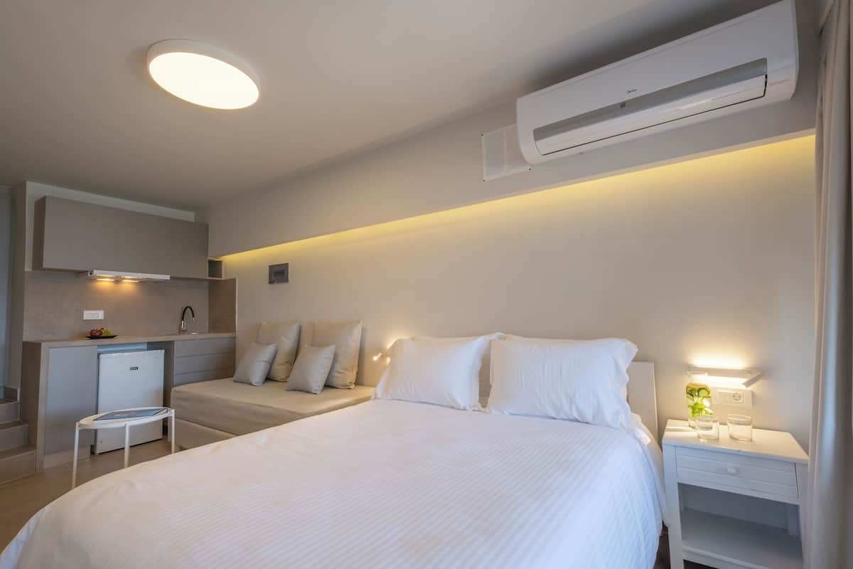 Standard-studiolejlighed | Pengeskab på værelset, mørklægningsgardiner, strygejern/strygebræt