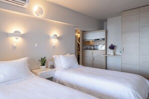 Family Room, Sea View, Ground Floor | Private kitchen | Fridge, stovetop, coffee/tea maker, electric kettle - Nelly's Apartments (Nafplio)