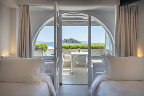 Comfort Triple Room | Premium bedding, in-room safe, individually decorated - Nelly's Apartments (Nafplio)