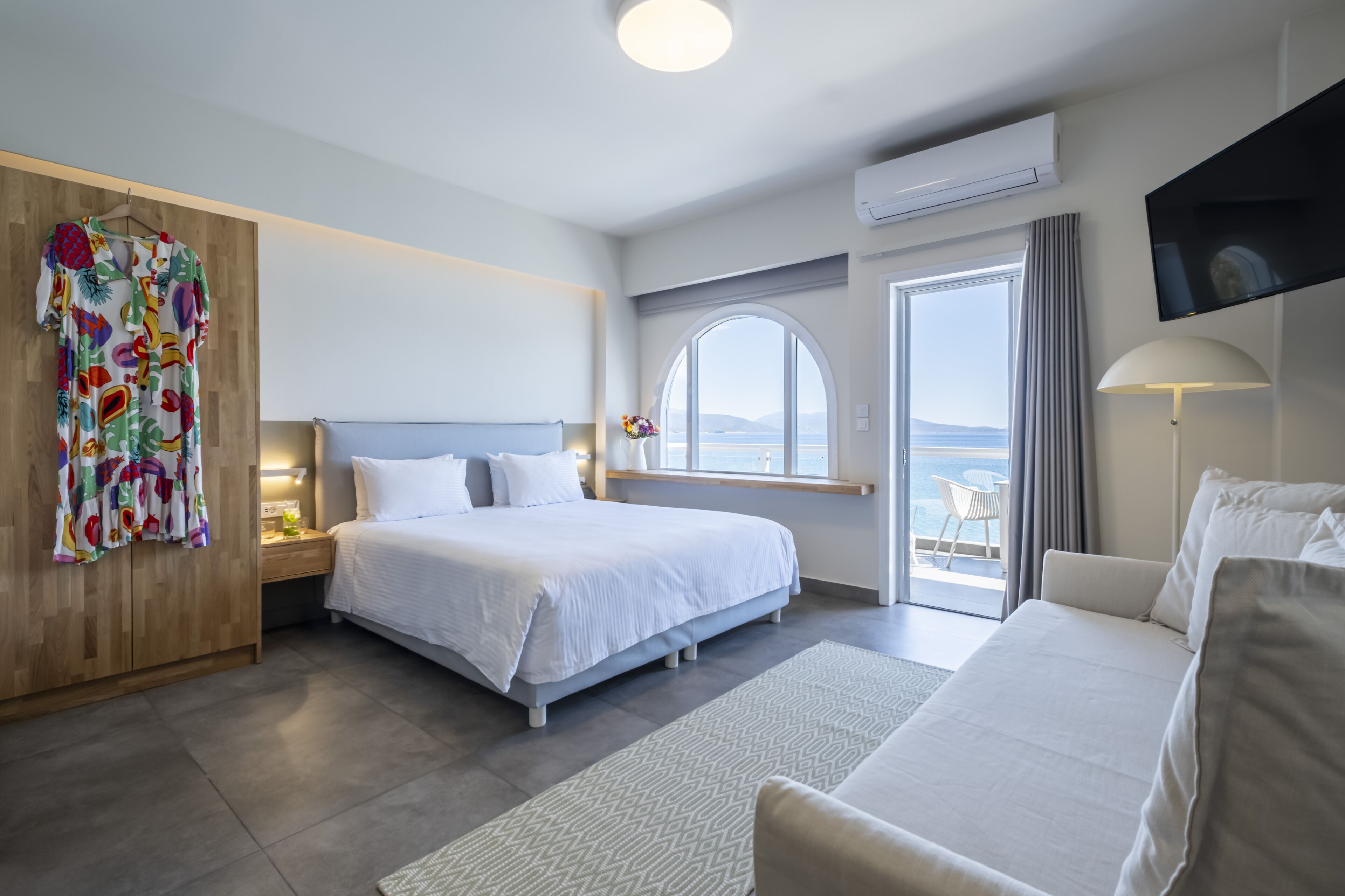 Deluxe suite | Luxe beddengoed, een kluis op de kamer, individueel gedecoreerd