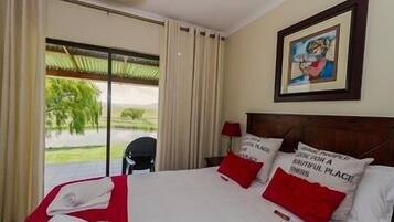 Comfort Cottage, 2 Bedrooms (Pretty Pig) | Premium bedding, soundproofing, bed sheets