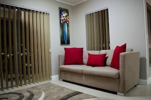 Flat-screen TV - Cape Town Apartment Rentals (Cape Town)
