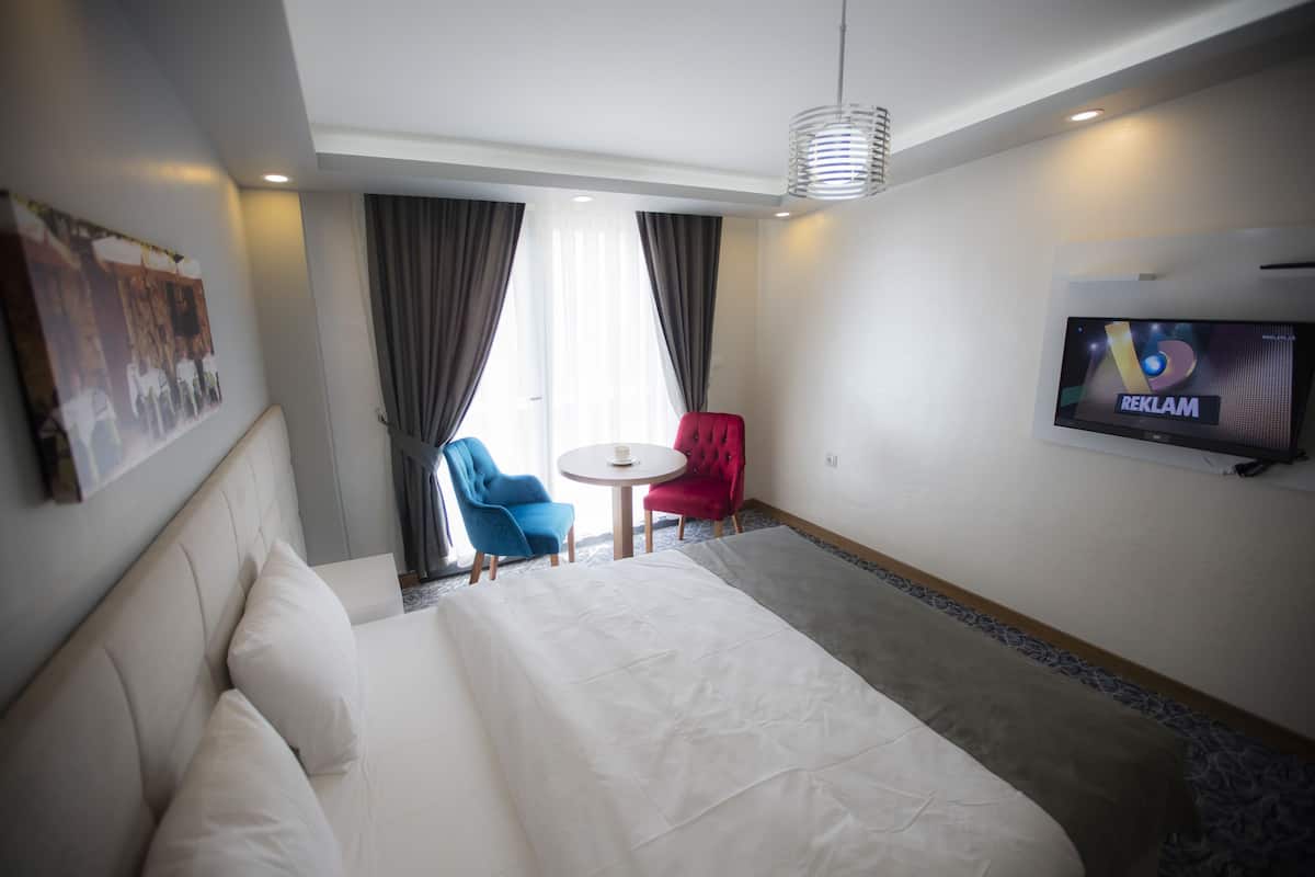 Premium bedding, minibar, in-room safe, desk