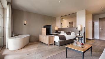 Kamar Double Standar, area taman | 2 kamar tidur, seprai premium, selimut bulu angsa, dan minibar