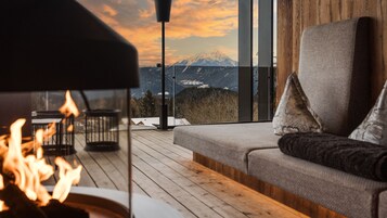 Salas de tratamiento para parejas, un sauna, una bañera de hidromasaje