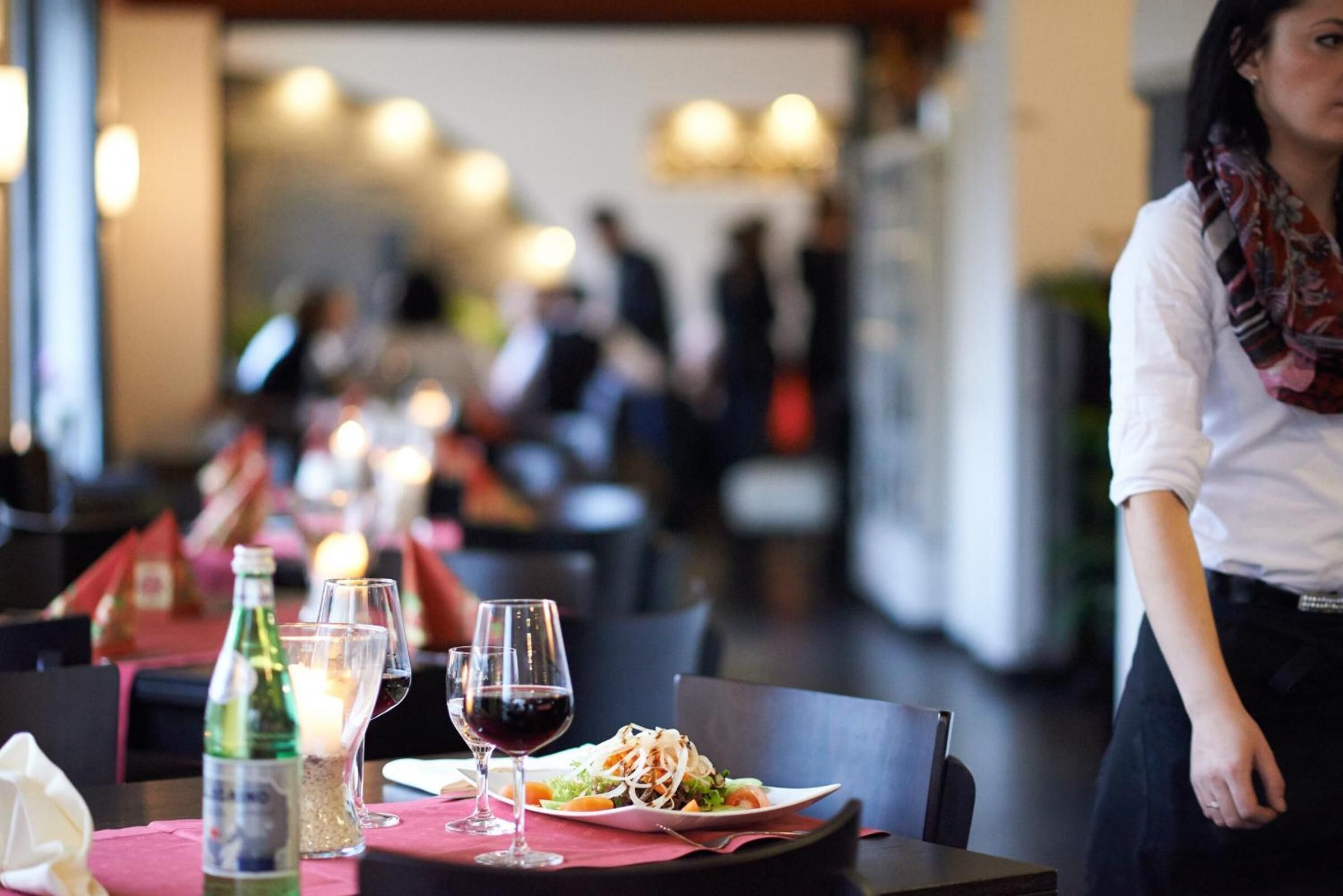 Der serveres frokost, aftensmad og middelhavsretter