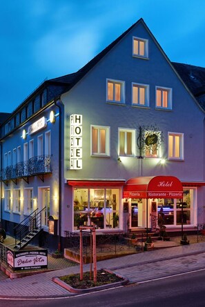 Front of property – evening/night - Hotel Dolce Vita (Bernkastel-Kues)