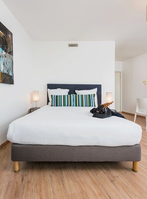 Suite Studio Supérieure, cuisine | Literie de qualité supérieure, bureau, chambres insonorisées