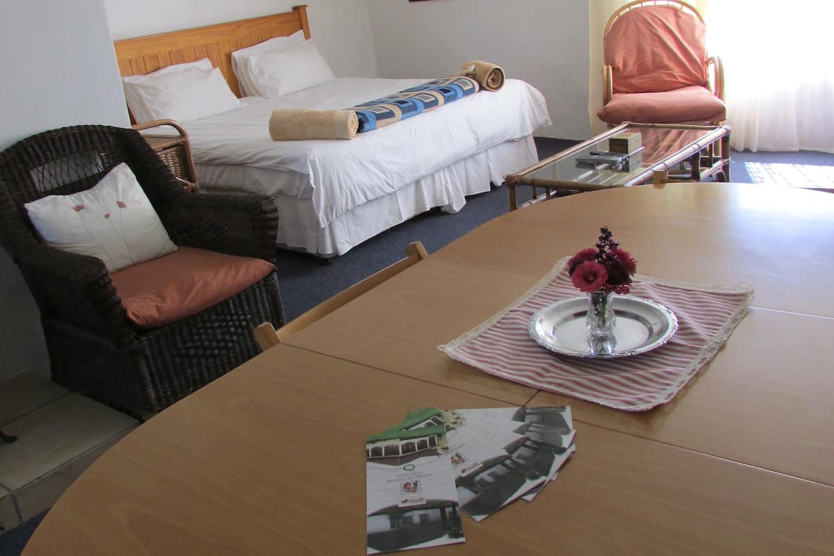 Doppelzimmer (Blue Dun) | Hochwertige Bettwaren, Schreibtisch, Bügeleisen/Bügelbrett