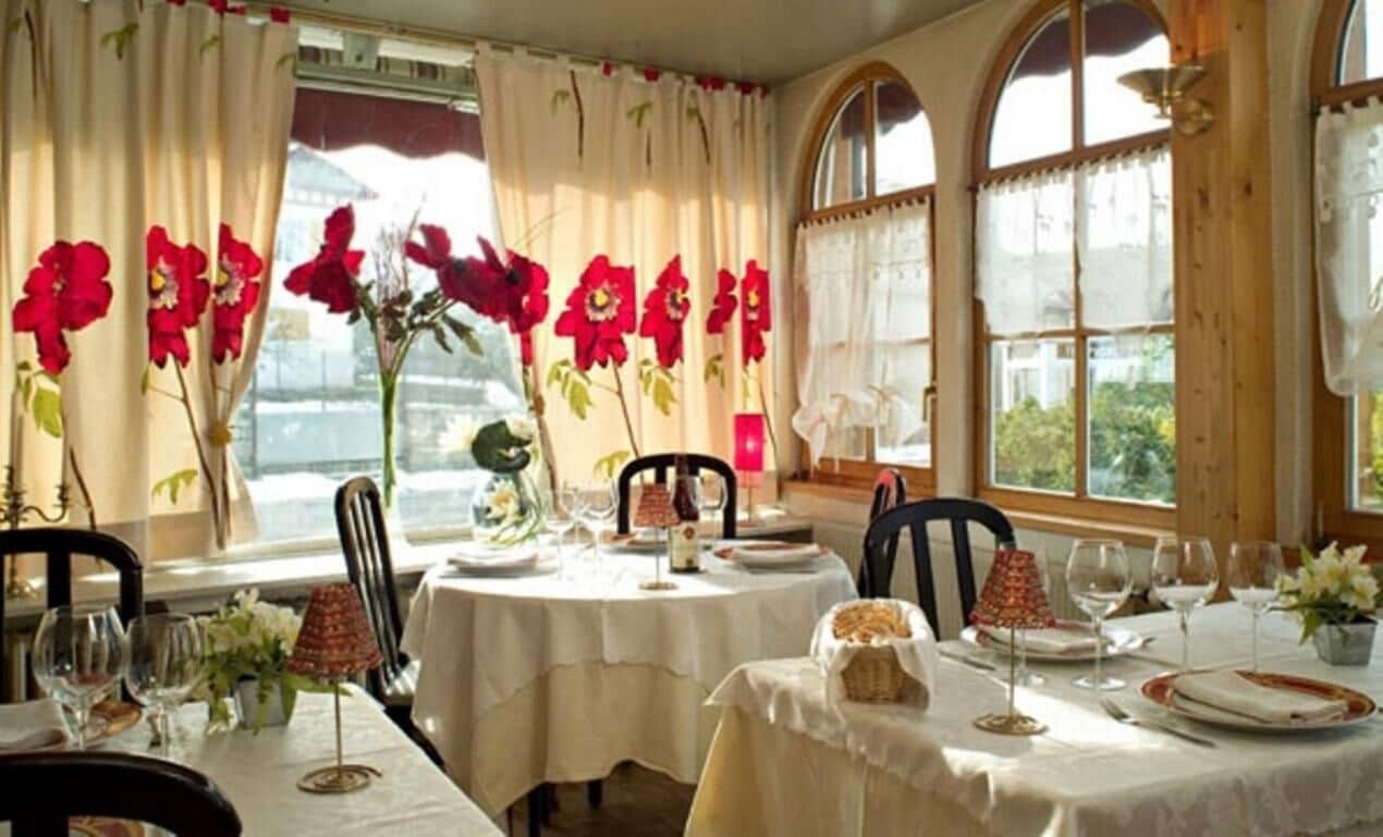 Déjeuner et dîner servis sur place, spécialités Cuisine régionale