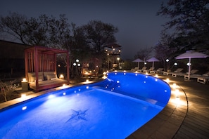 Outdoor pool, pool loungers