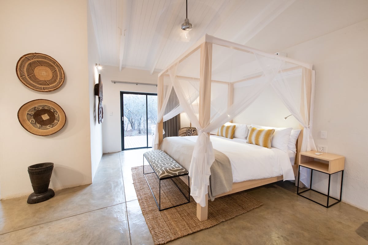 Deluxe kamer (Villa Mbali) | 1 slaapkamer, luxe beddengoed, een minibar, een kluis op de kamer