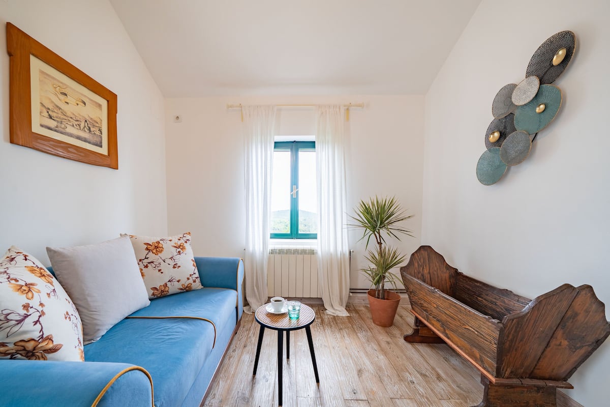 White Oak Suite, One bedroom, With terrace, Sea view | Oppholdsområde