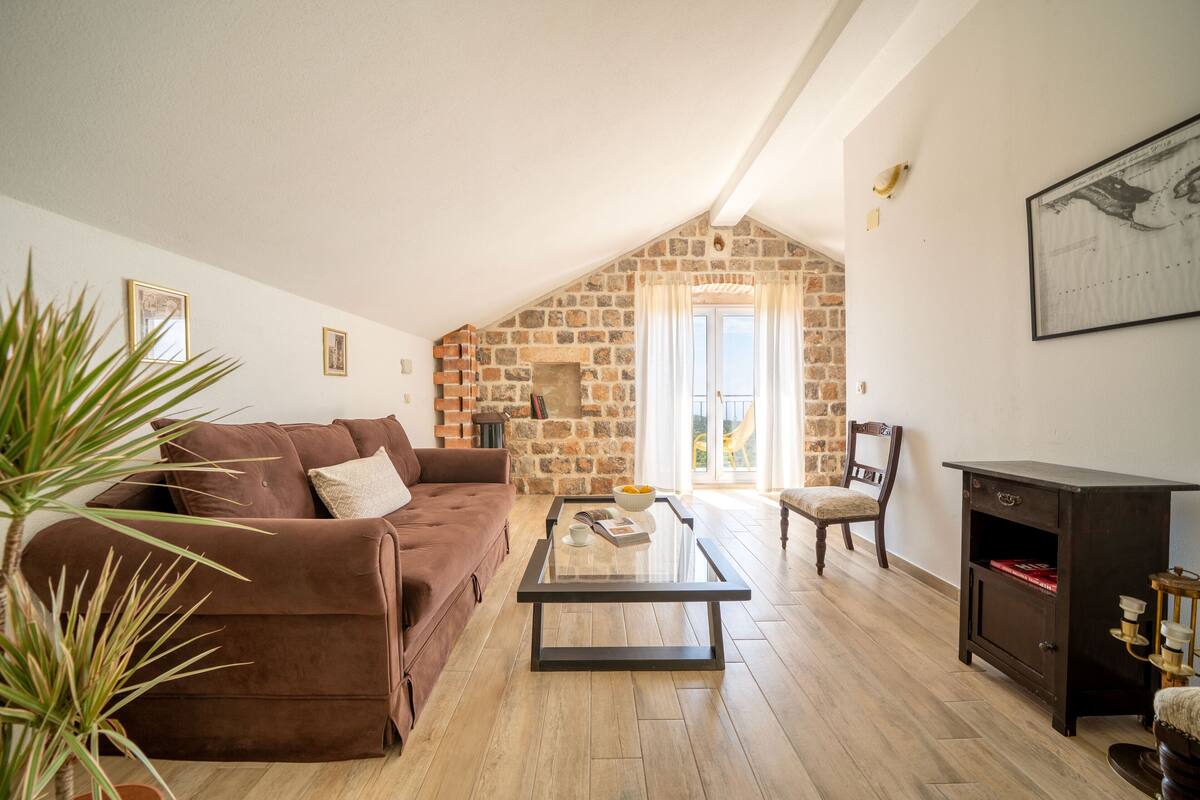 Top View Suite Studio with balcony, Sea view | 1 soverom, dundyner, wi-fi (inkludert) og individuelt dekorert