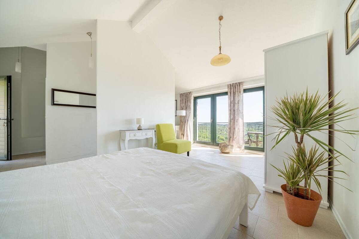 1 habitación, cubrecamas, wifi gratis y ropa de cama