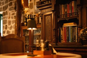 Petit déjeuner, déjeuner et dîner servis sur place, vue sur la piscine