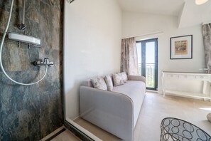 Panoramic Studio Suite, Sea View | Bathroom | Shower, free toiletries, hair dryer, towels - Klinci Village Resort  (Klinci)