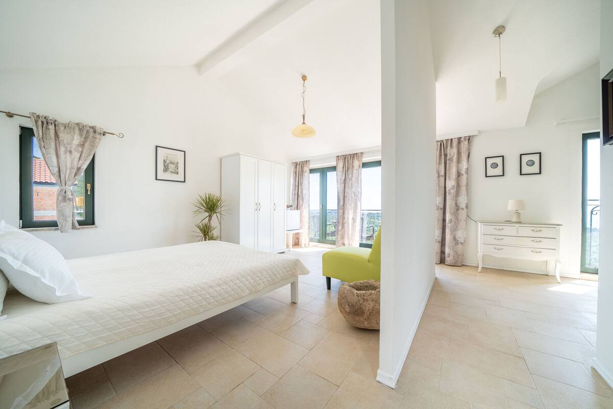 1 habitación, cubrecamas, wifi gratis y ropa de cama