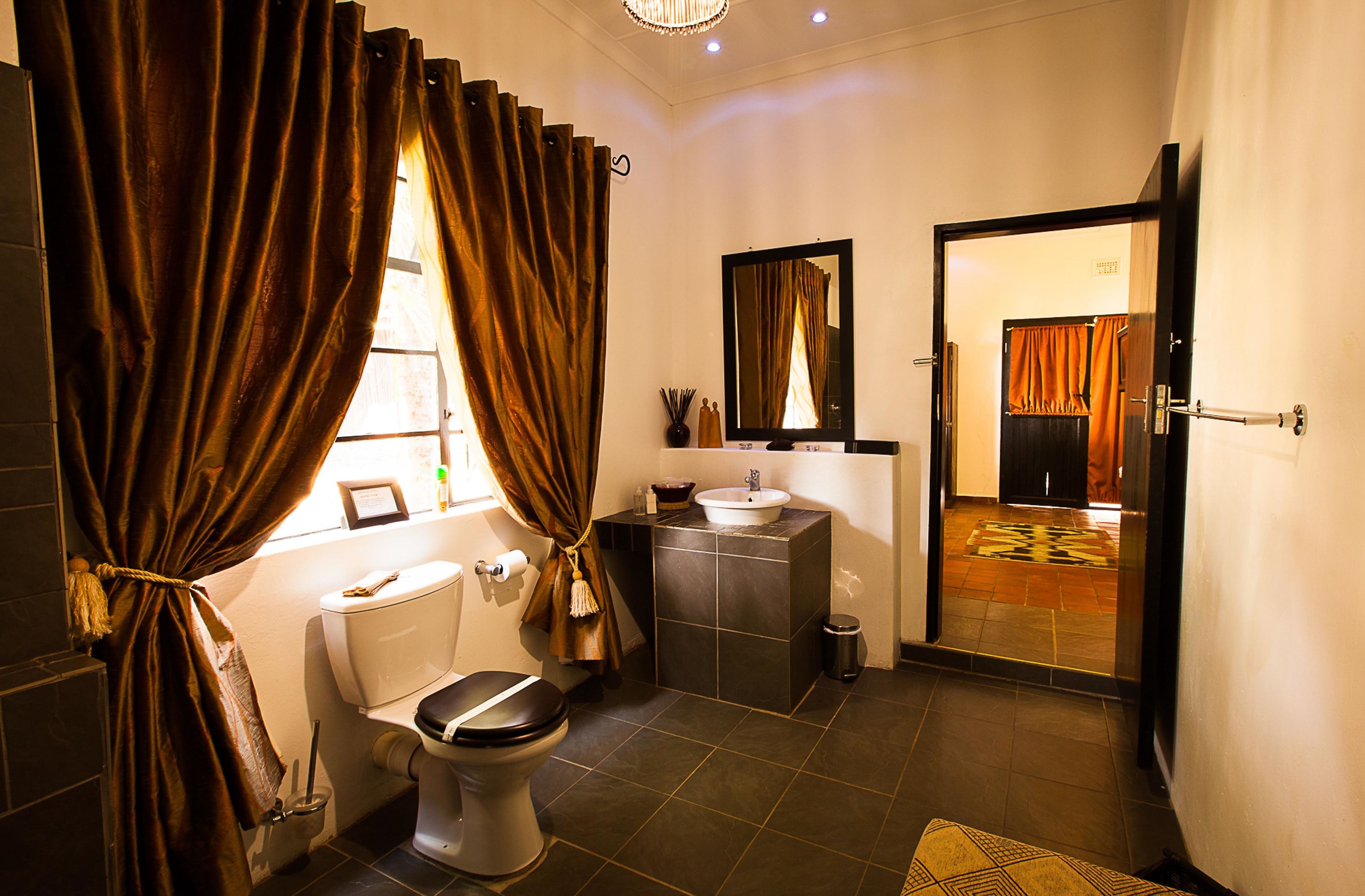 Twin Chalet | Bathroom shower
