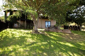 BBQ/picnic Area - Rorkes Drift Lodge (Msinga)