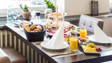 Free daily buffet breakfast