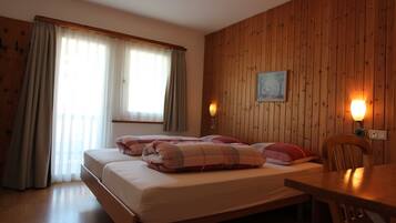 Quarto duplo econômico, 1 quarto, vista para o vale, ao lado da montanha (DEDZ) | Cofres nos quartos, Wi-Fi (sobretaxa), acesso para cadeiras de rodas