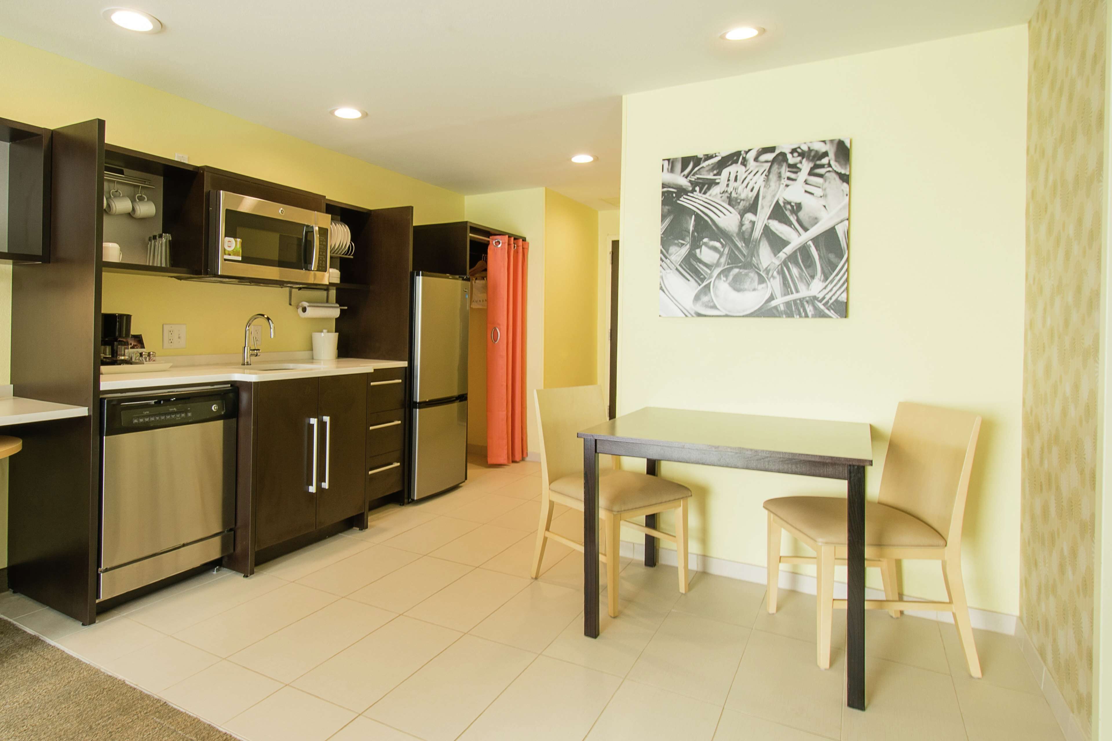 suite, 1 bedroom, non smoking | private kitchen | full-sized fridge, microwave, dishwasher, coffee/tea maker