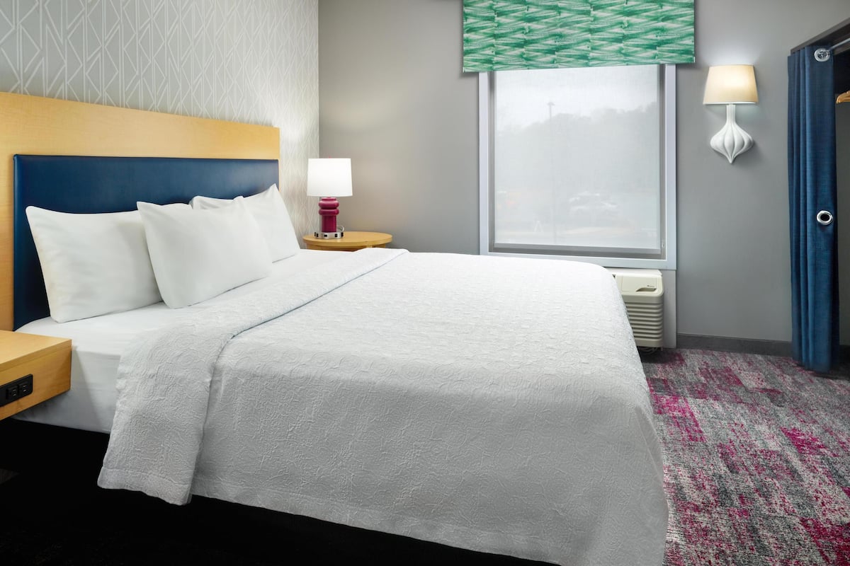 Desk, blackout drapes, iron/ironing board, free WiFi