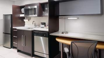 Full-sized fridge, microwave, dishwasher, coffee/tea maker