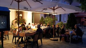 Lunsj og middag serveres