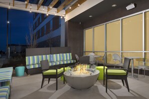 BBQ/picnic Area - Home2 Suites by Hilton Denver International Airport (Denver)