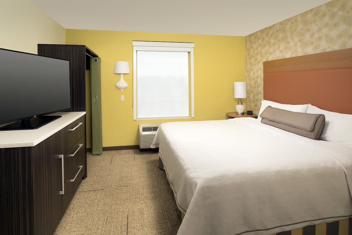 suite, 1 king bed, non smoking | in-room safe, desk, iron/ironing board, free cots/infant beds
