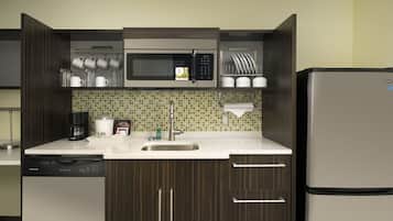 Full-sized fridge, microwave, coffee/tea maker