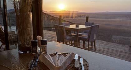 Kanaan N/a'an ku sê Desert Retreat