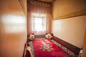 Luxury Suite, 1 King Bed, Accessible, Lake View | Interior entrance