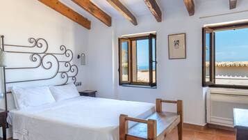 Doppel- oder Zweibettzimmer | Betten mit Memory-Foam-Matratzen, Zimmersafe, individuell dekoriert