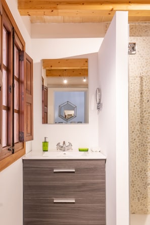 Double or Twin Room | Bathroom | Free toiletries, hair dryer, towels, soap - Hotel Son Borguny (Banyalbufar)