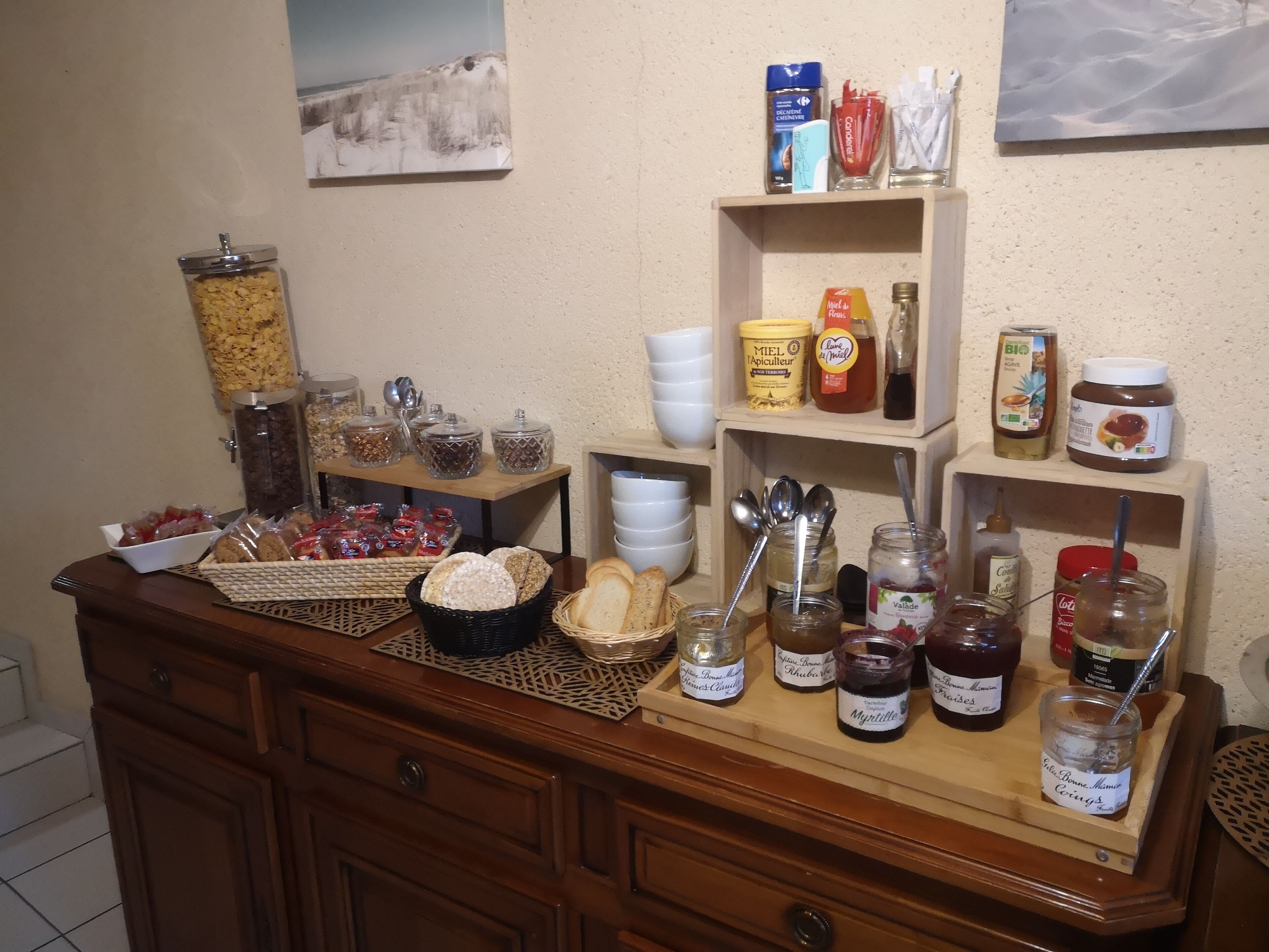 daily buffet breakfast for a fee